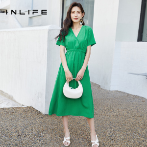 伊纳芙法式桔梗连衣裙2026女新款夏季V领高腰收腰显瘦绿色中长裙