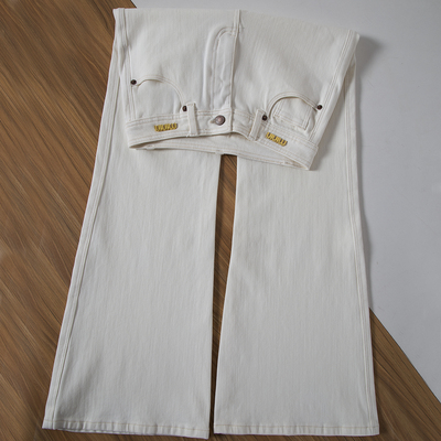 原创白色直筒微喇叭牛仔长裤子