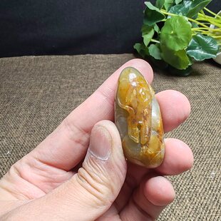 新疆和田玉真皮籽玉黄沁俏色马金钱钱币马上有钱吊坠挂件男女