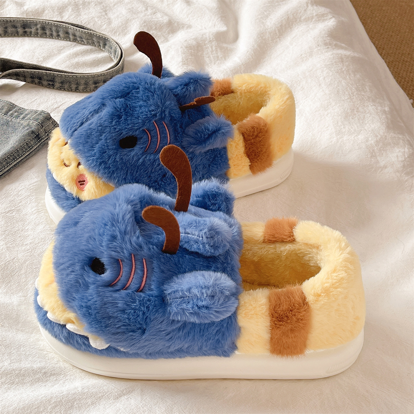 可爱鲨帽蜜蜂厚底包跟棉拖鞋