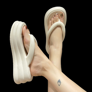 网红外穿坡跟厚底增高夹脚沙滩凉拖鞋 人字拖女夏季 简约ins潮时尚