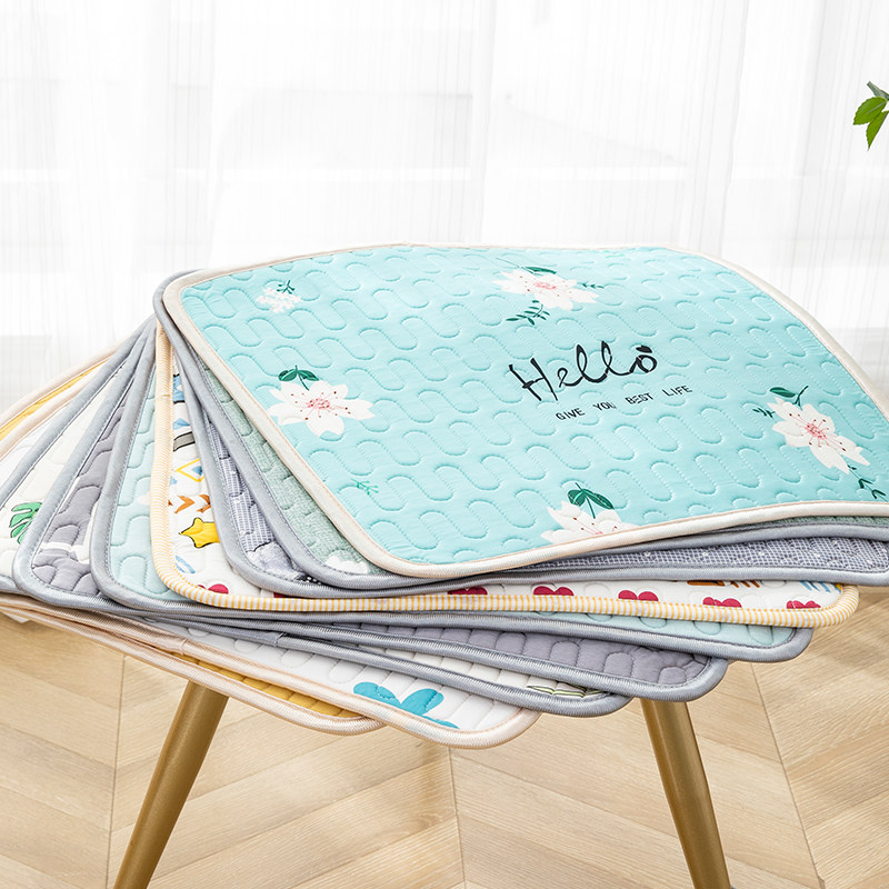 四季乳胶坐垫办公室久坐可爱座椅垫子防滑学生家用办公餐椅屁股垫
