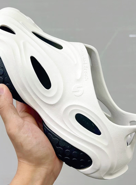 361度洞洞鞋N40凉鞋男女同款 白黑672326725-7百搭拖鞋夏日男外穿