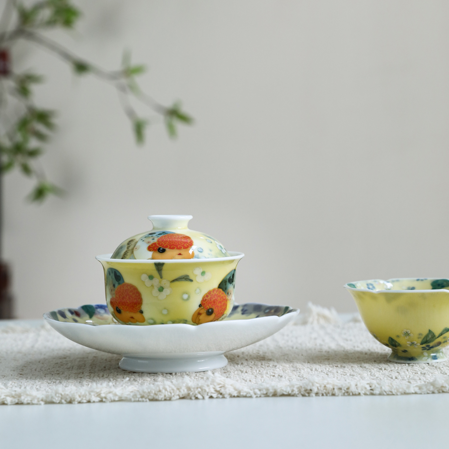 手绘釉下彩陶瓷金鱼盖碗套装