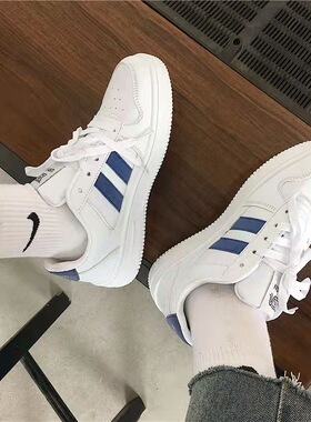 依依少女小白鞋情侣新款小众厚底板鞋超火ins风日系百搭爆款运动