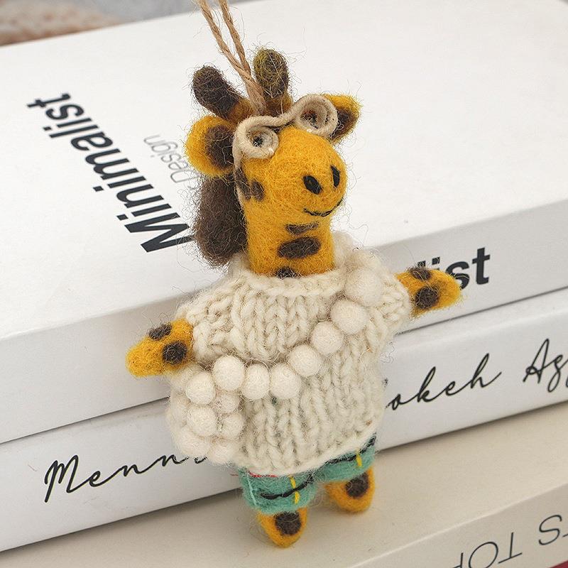 现货尼泊尔羊毛毡成品穿衣服挎包长颈鹿可爱玩偶挂饰挂件钥匙扣