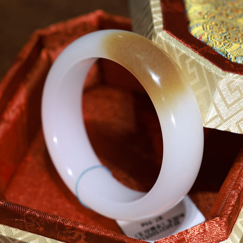 新疆且末料糖白玉手镯卡56mm 天然和田玉镯子女款
