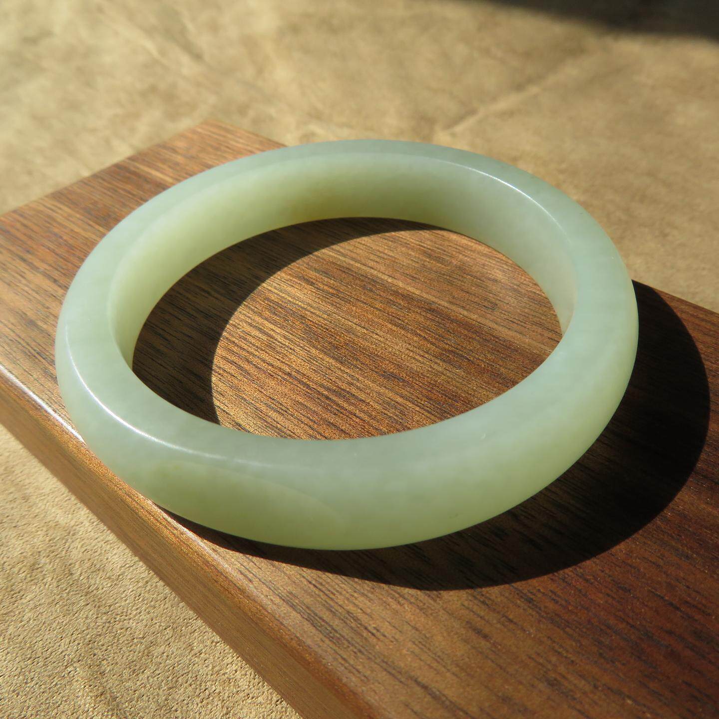 新疆和田玉留皮孔青白玉籽料55mm女士手镯 带证书