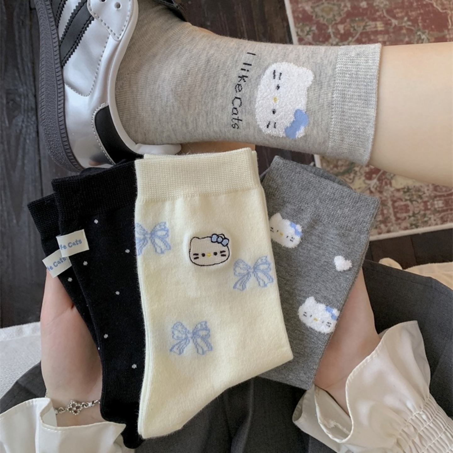 日系学院风刺绣kitty猫中筒袜女