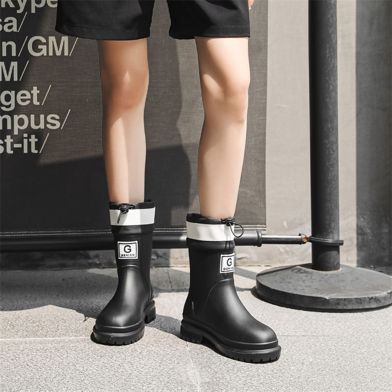 时尚百搭女款防水防滑中筒雨靴