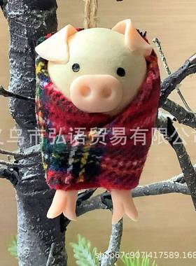 跨境新款创意圣诞树装饰挂件毯子里的猪圣诞装饰树脂工艺圣诞