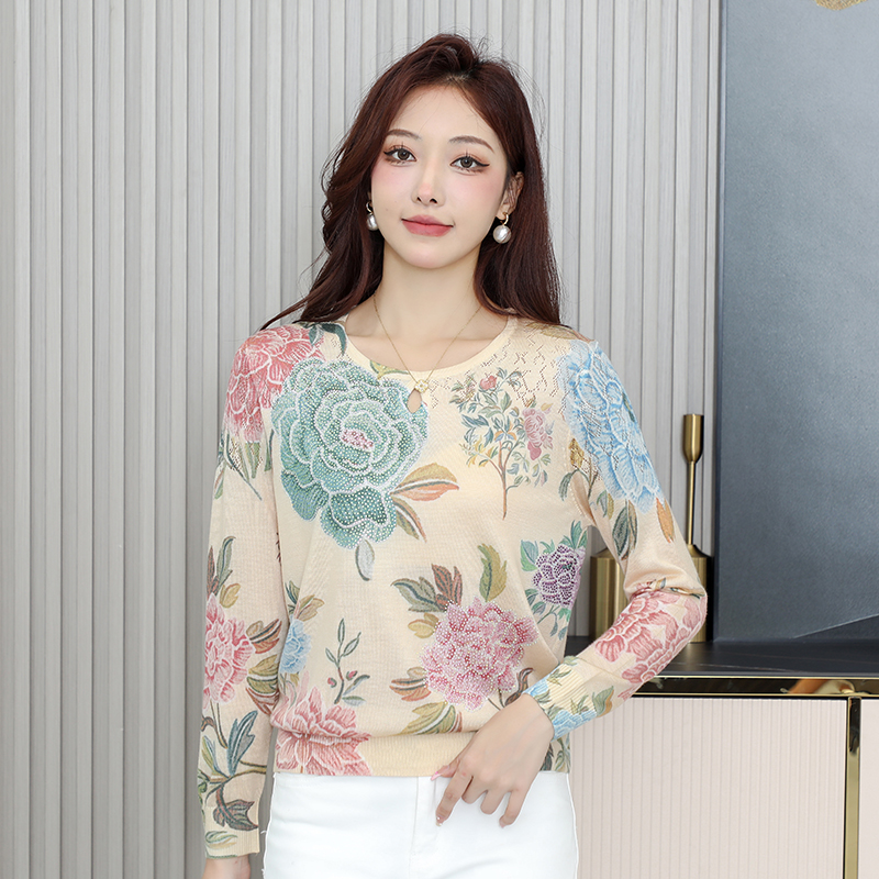 荣澜新品天丝印花针织打底衫