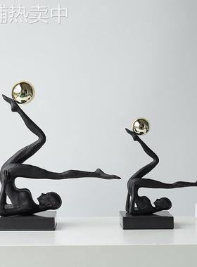 现代简约金属铸铁人物小摆件样板间客厅酒柜书房玄关电视柜装饰品