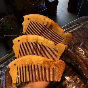 崖柏陈化木梳子崖柏木打磨木梳子女生梳子可刻字打孔配流苏