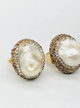 异形大巴洛克珍珠戒指镶嵌白色小花时尚轻奢女食指戒厂家