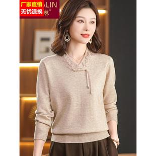 妈妈秋装2025新款羊毛衫V领针织打底衫中老年女装刺绣花纹上衣服