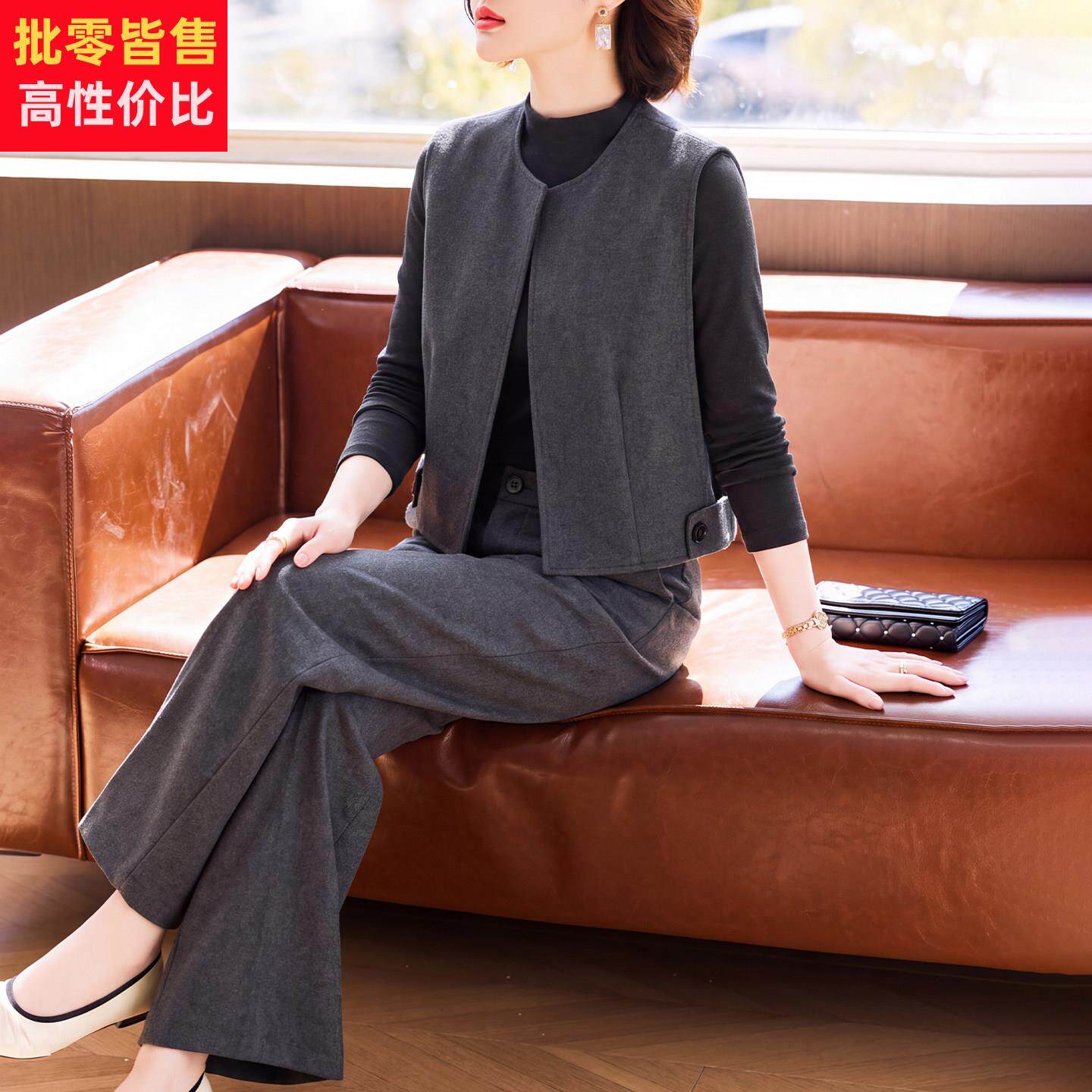 妈妈秋装洋气高级感马甲套装2026新款中老年女春秋时尚毛呢三件套
