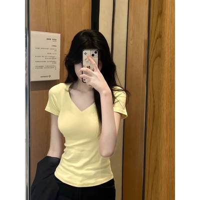鹅黄色收腰T恤正肩短袖女法式掐腰上衣2025新款显瘦v领修身半袖夏