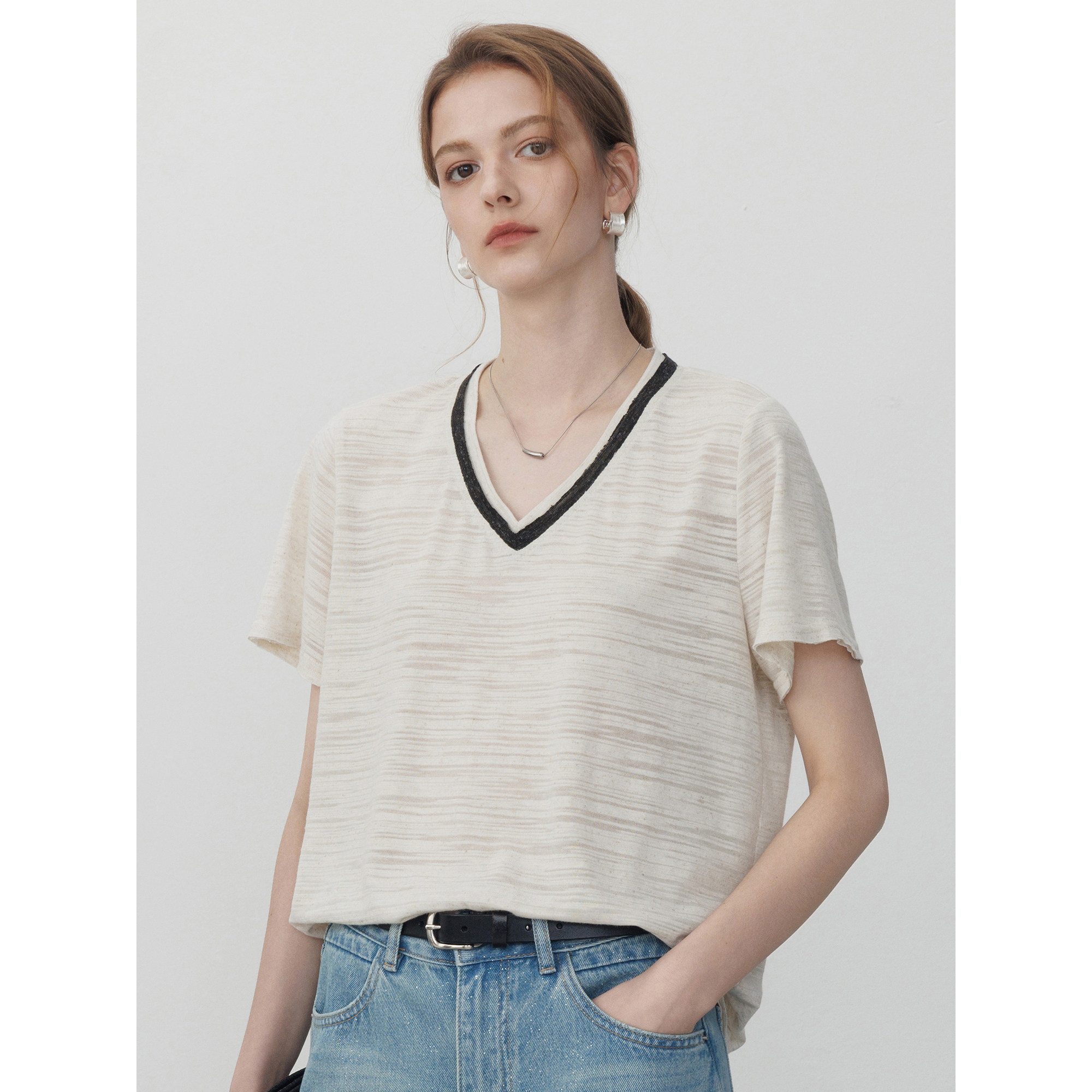 CHICJRE/老钱风v领亚麻竹节棉t恤女夏新款设计感宽松显瘦短袖上衣