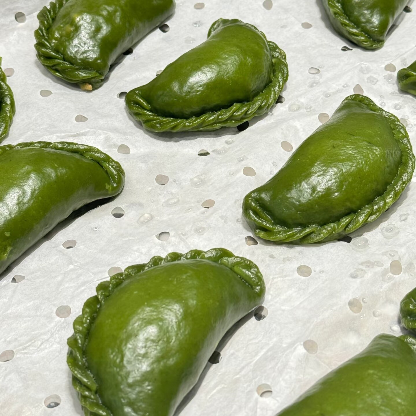 月亮包青团包艾草果大饺子台州特色小食包点小吃早餐手工制作