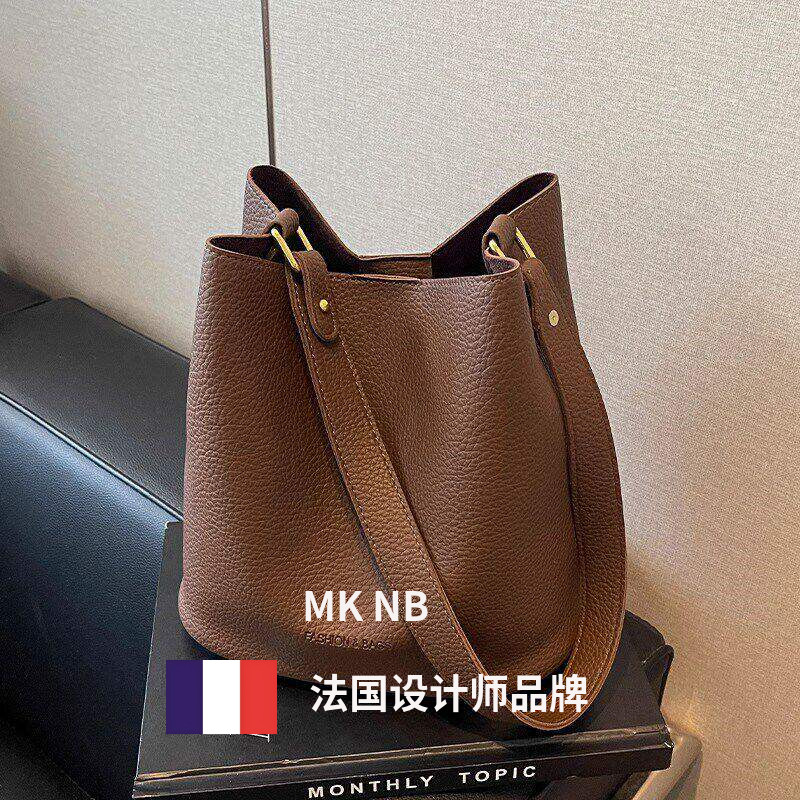 法国Caldo kiss大容量2026新款真皮女包单肩包通勤斜挎水桶包手机