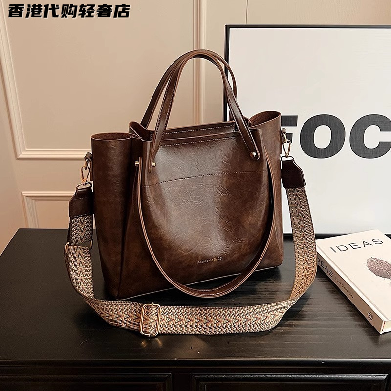 法国ZAMP正品真皮女包2026新款时尚单肩腋下包复古通勤斜挎水桶包