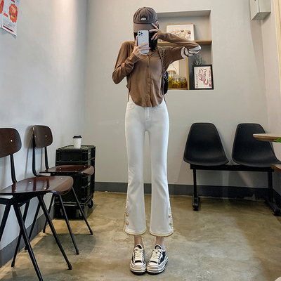 白色牛仔裤女2025新款设计感小香风高腰九分开叉微喇喇叭裤