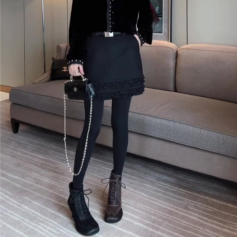 黑色荷叶花边时尚超短裙女2025春季新款欧货气质轻熟慵懒感A字裙