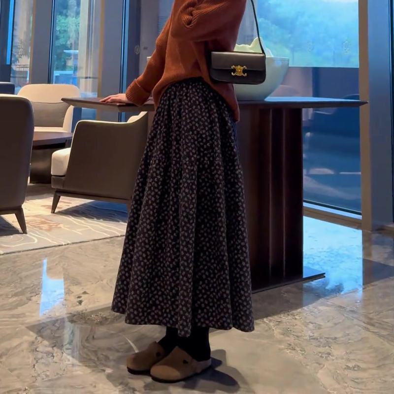 黑色碎花大码宽松百搭大摆半身裙女2024年冬季新款时髦洋气A字裙