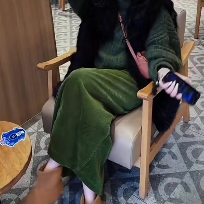 欧货高端定制绿色灯芯绒半身裙女