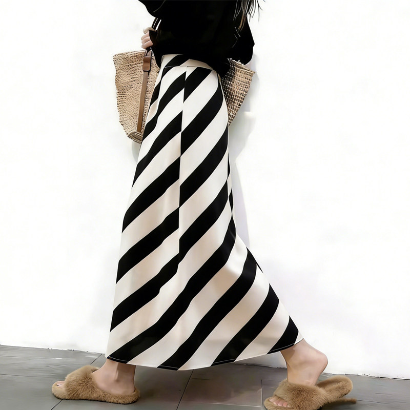 欧货高端定制黑白缎面斜条纹大码半身裙女2026早春新款轻熟大摆裙,女装/女士精品,大码半身裙,淘宝优惠券,粉丝福利购,淘宝优惠卷