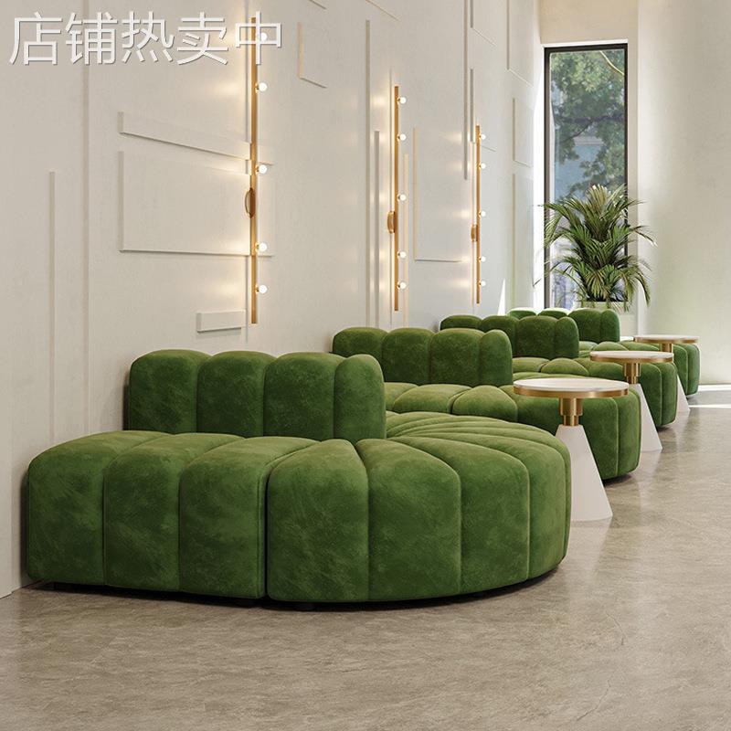 服装店休息区圆形接待沙发 轻奢布艺双面沙发 网红店甜品店沙发椅