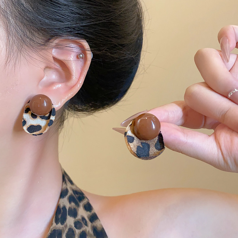 秋冬复古撞色珠珠豹纹耳钉2026新款爆款耳饰女高级感独特漂亮耳环
