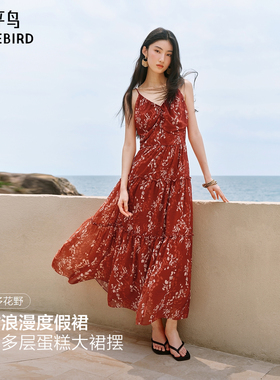 太平鸟Lea Woo联名波尔多花野复古红色吊带连衣裙女夏V领碎花长裙