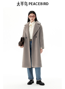 太平鸟女装冬季不规则领字母纽扣驼绒大衣A1AAE4551