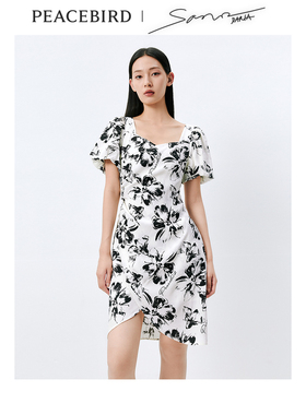 太平鸟女装夏季品质时尚优雅印花方领泡泡袖连衣裙A1FAD2C01