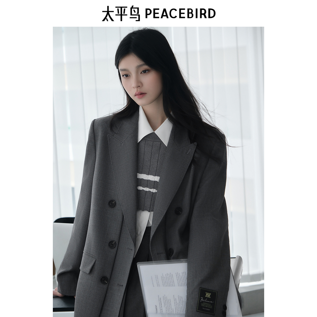 太平鸟女装秋季羊毛双排扣立体翻盖袋西服A1BAE3470