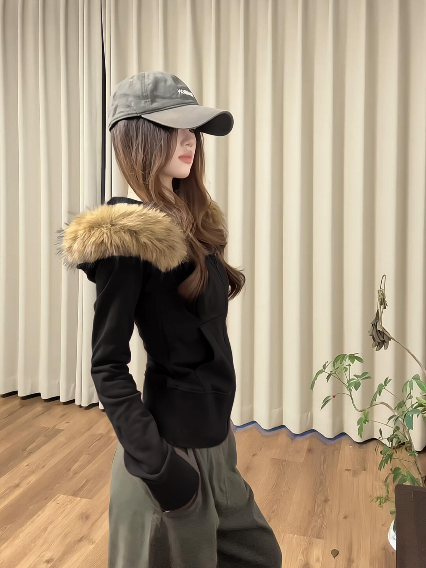 美式覆古黑色毛领连帽短款卫衣女春秋季修身收腰韩系慵懒休闲外套