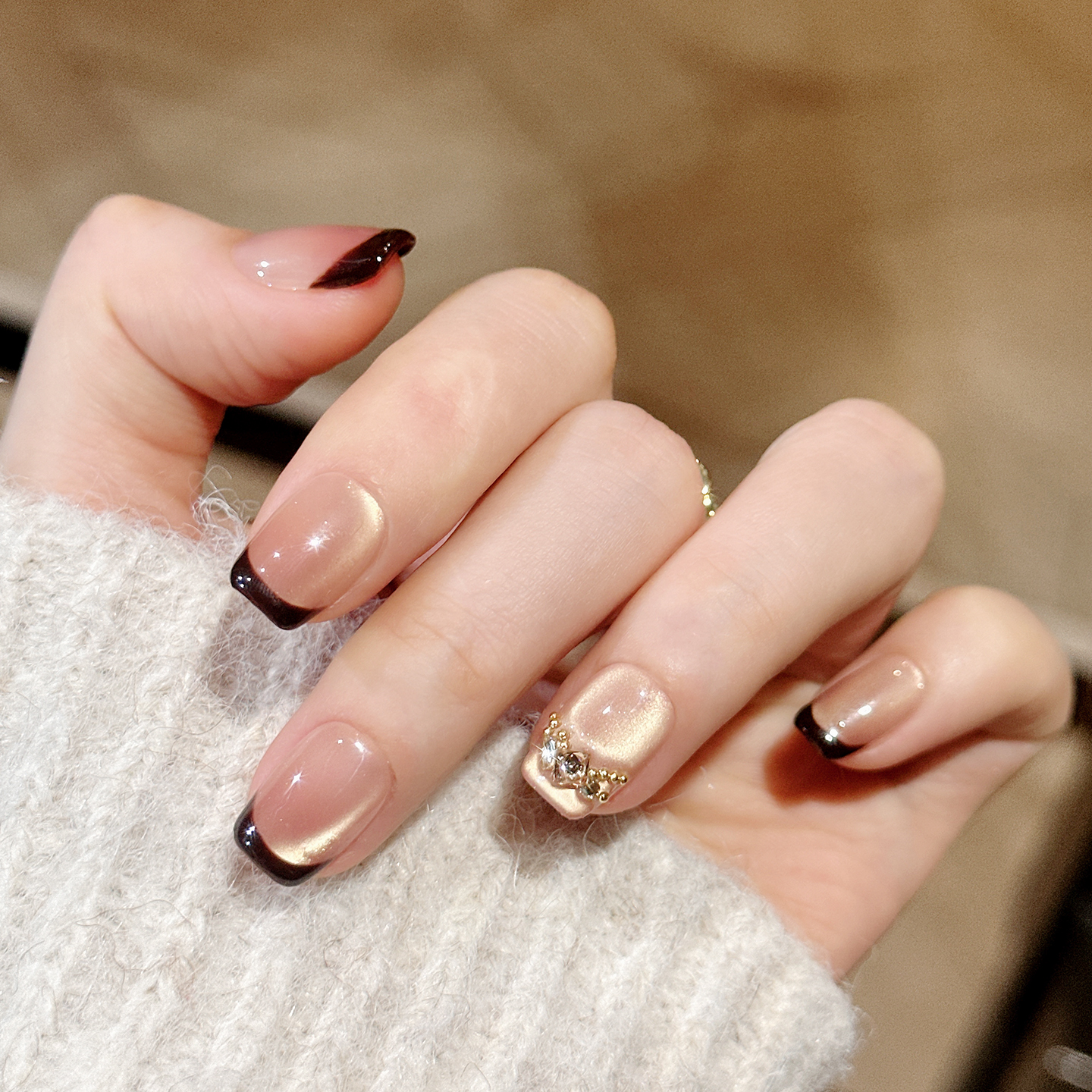 穿戴甲裸色法式短款美甲秋冬圣诞猫眼高级显白学生孕妇假指甲贴片