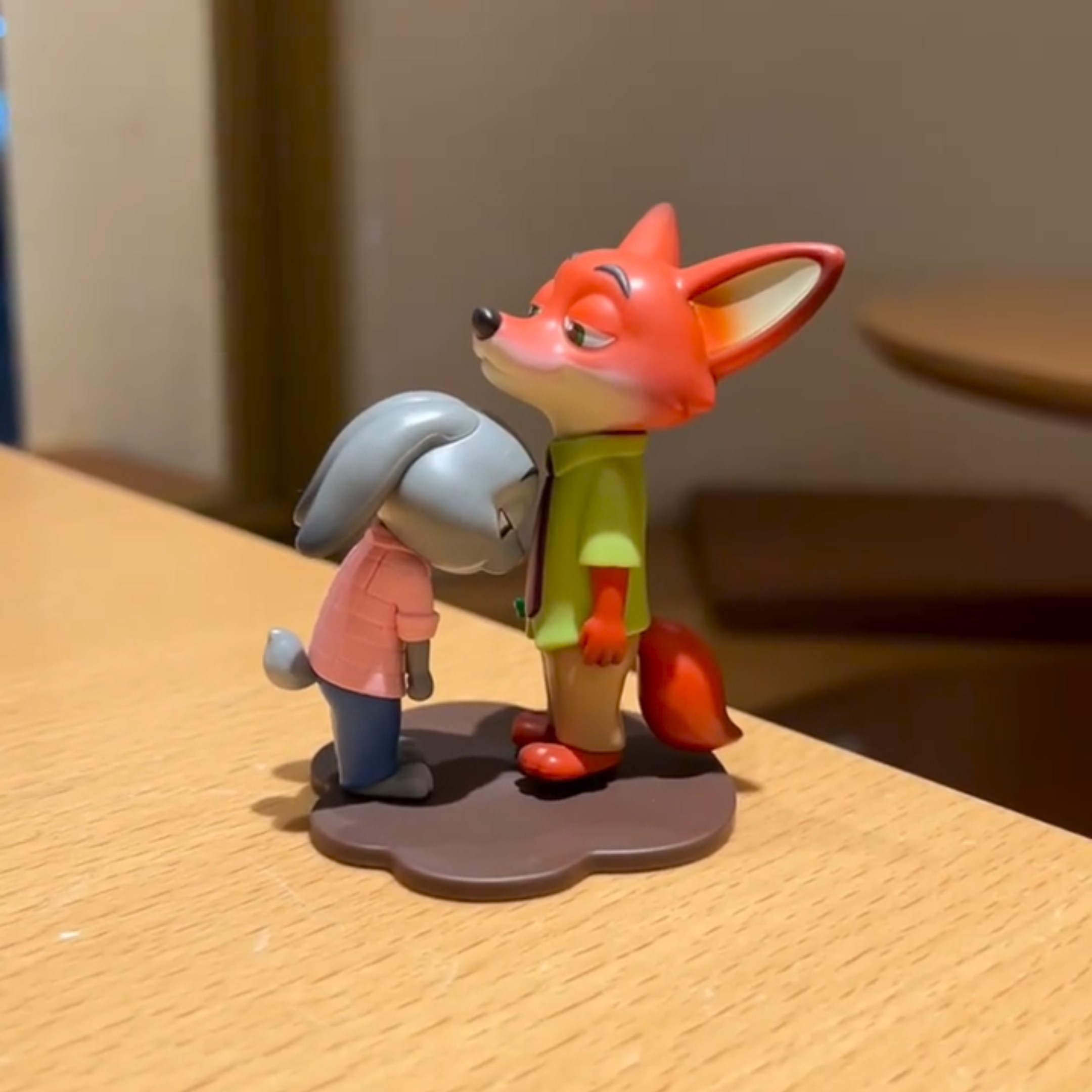 疯狂动物城甜蜜倚靠盲盒可爱卡通狐狸兔子手办摆件可爱桌面装饰