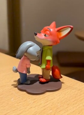 疯狂动物城甜蜜倚靠盲盒可爱卡通狐狸兔子手办摆件可爱桌面装饰