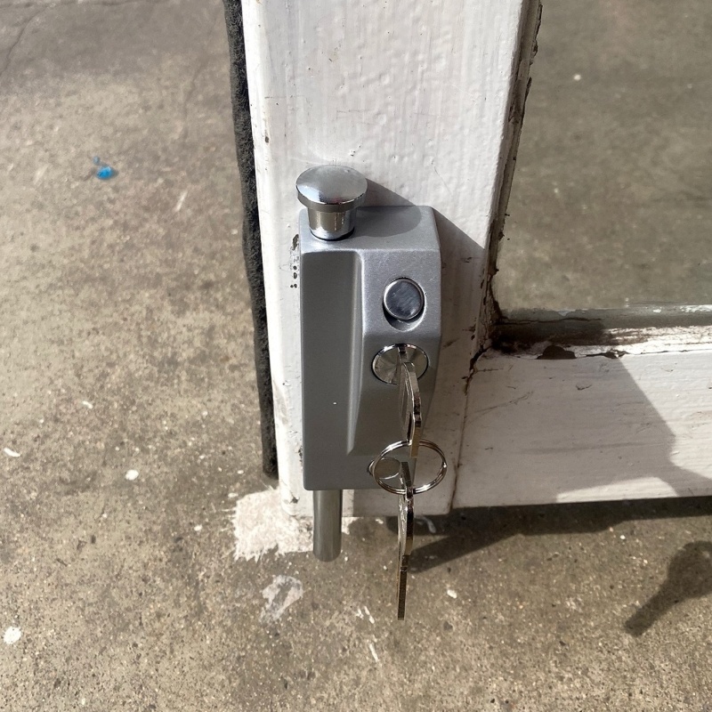 明装木门旋转门插销锁地锁自动钥匙款弹簧地插锁有框门地插销