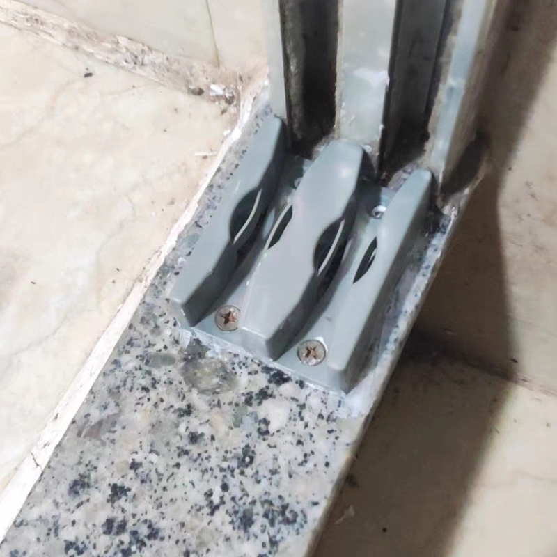 限位器卡轨浴室滑块淋浴房塑料浴室门止摆器移门定位器卫生间配件