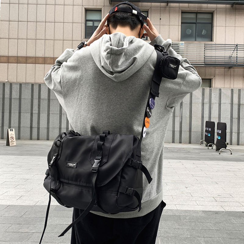 日系简约斜挎包男款大容量运动潮流休闲学生出行上课通勤轻便包男