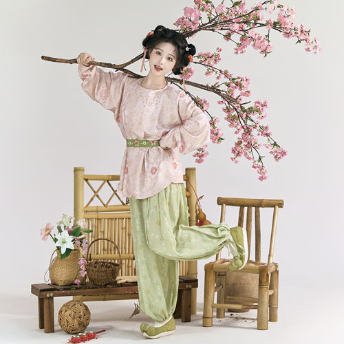 花朝记唐制圆领袄灯笼裤日常汉服