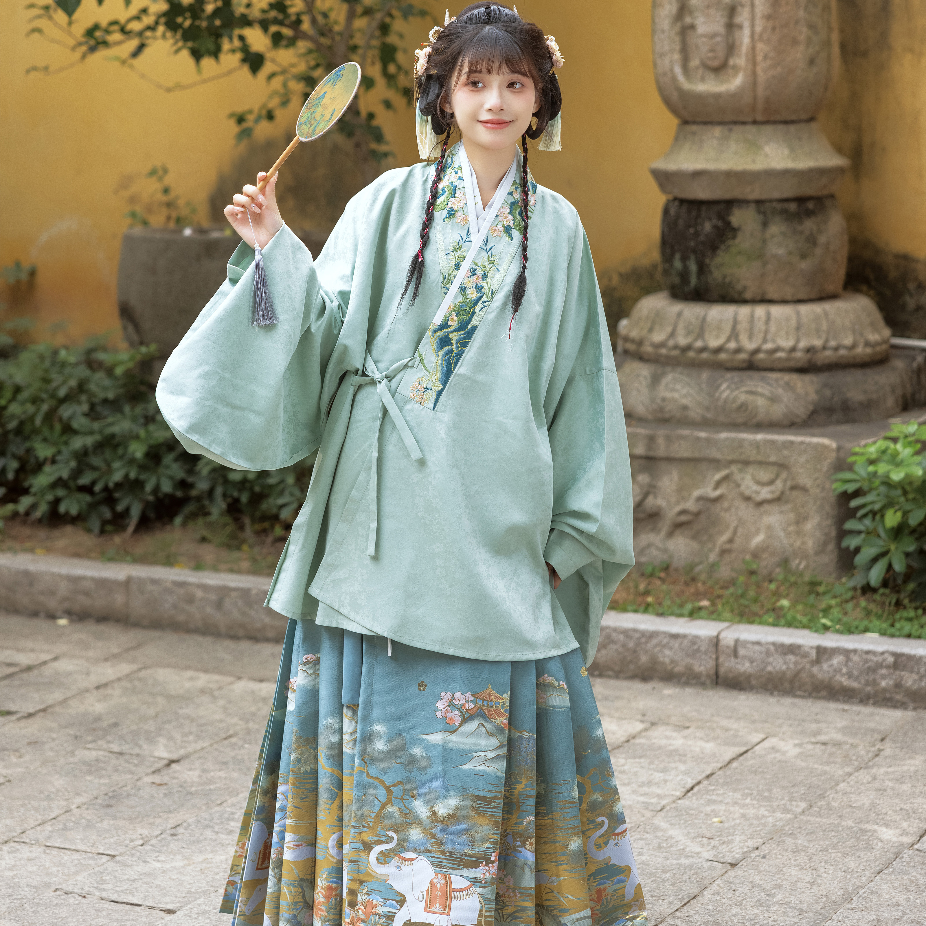 明制琶袖短袄妆花传统马面裙汉服