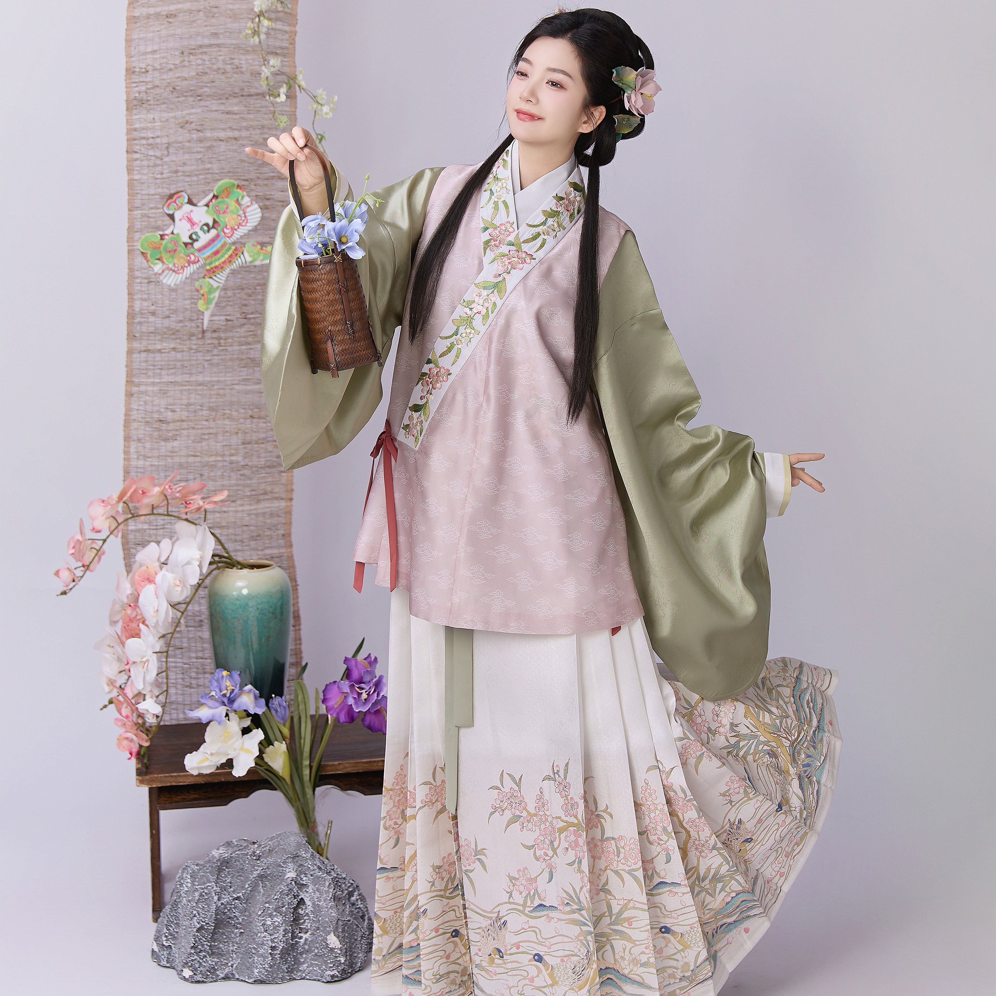 明制汉服马面裙花鸟裙