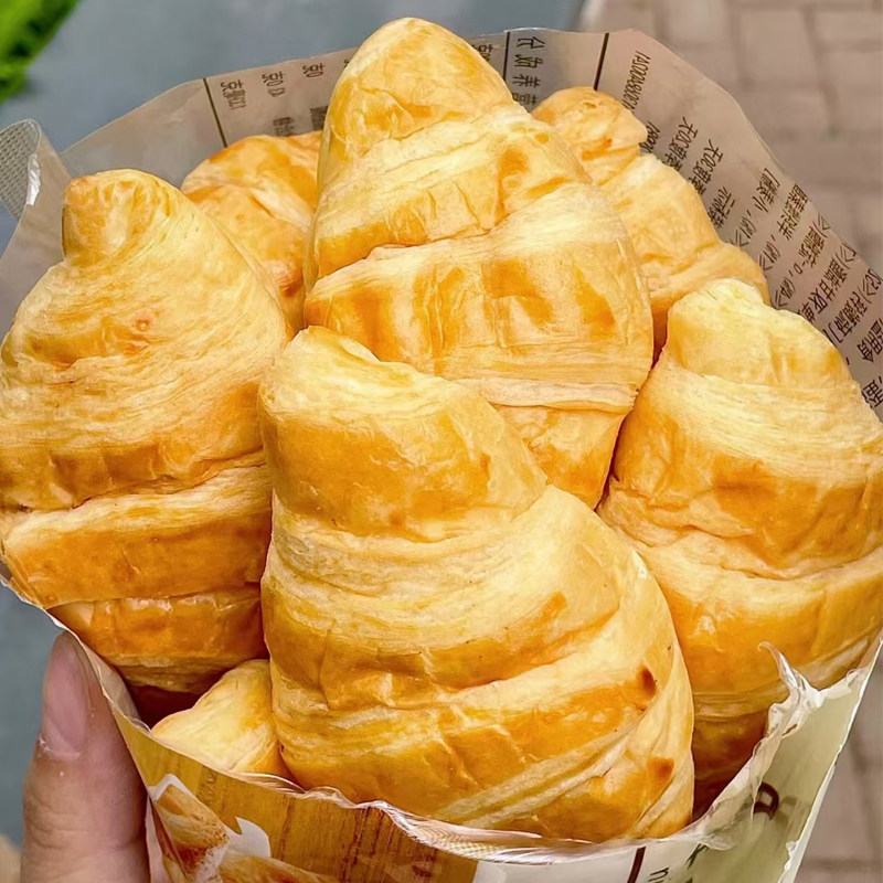 黄油牛角包整箱可颂面包学生早餐下午茶解馋休闲健康零食品小糕点