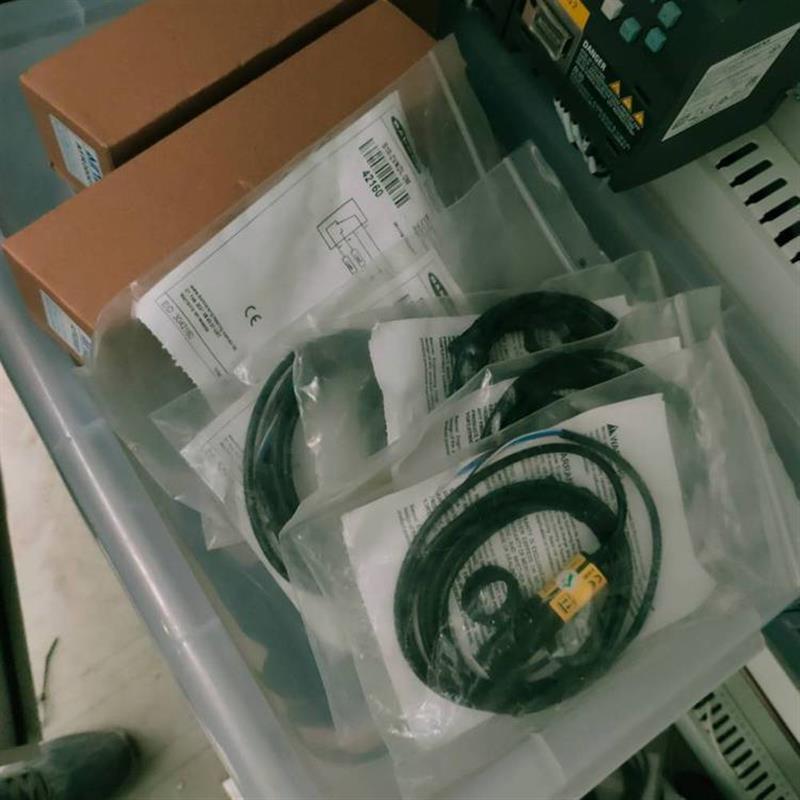 现货***原装BALLUFF巴鲁夫BES M12MG-USC30B-BV03货号BES004U