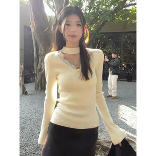 2026秋冬新款杏黄色露领V领蕾丝拼接修身上衣早春高底半高领针织